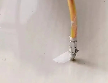 东丰瓷砖空鼓维修公司专业解答在瓷砖铺贴过程中，如果使用的砂料过粗（如全部使用了粗砂），可能会导致以下问题